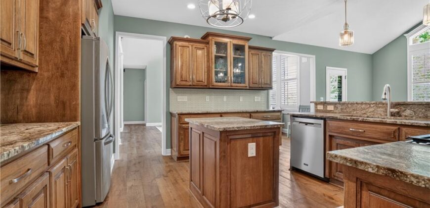 8101 Park View Drive, Parkville, MO 64152