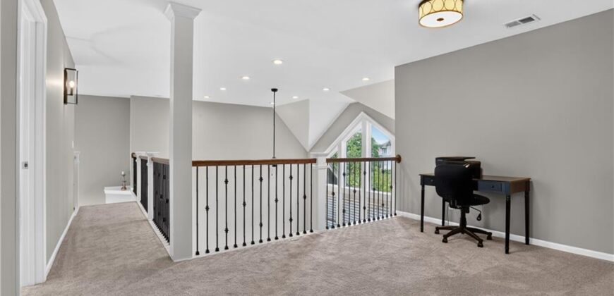 8101 Park View Drive, Parkville, MO 64152