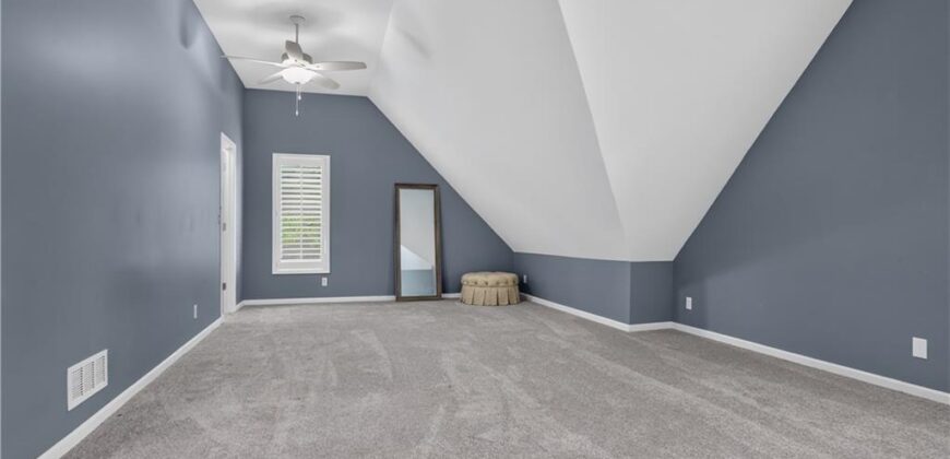 8101 Park View Drive, Parkville, MO 64152