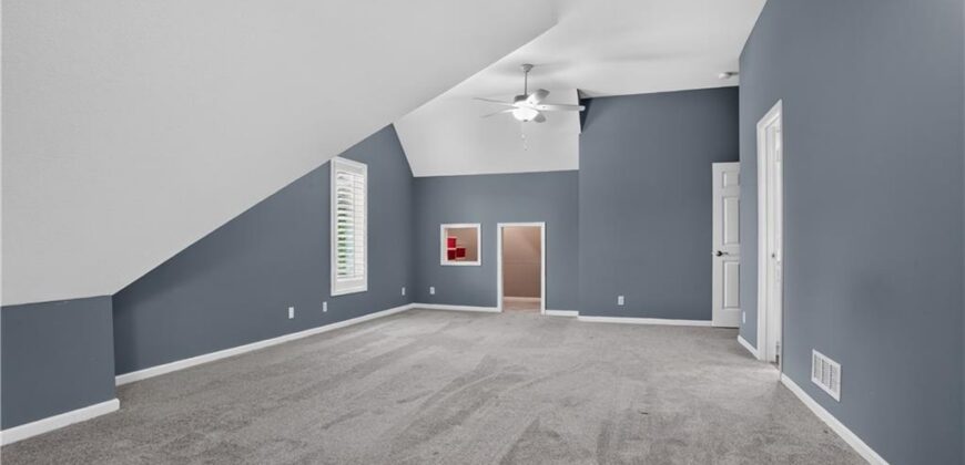 8101 Park View Drive, Parkville, MO 64152