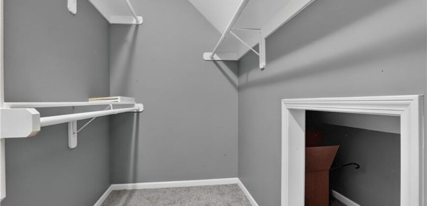 8101 Park View Drive, Parkville, MO 64152