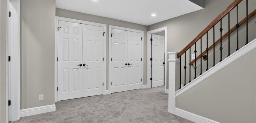 8101 Park View Drive, Parkville, MO 64152
