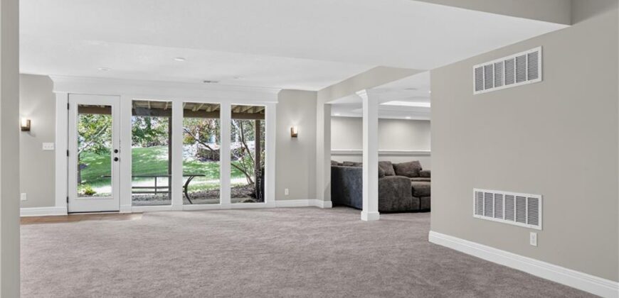 8101 Park View Drive, Parkville, MO 64152