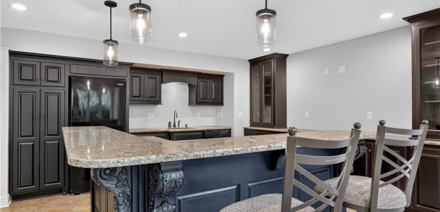 8101 Park View Drive, Parkville, MO 64152