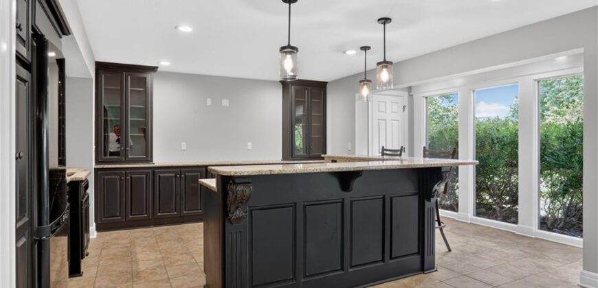 8101 Park View Drive, Parkville, MO 64152