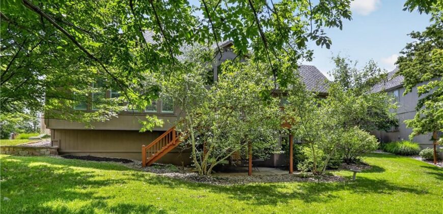 8101 Park View Drive, Parkville, MO 64152