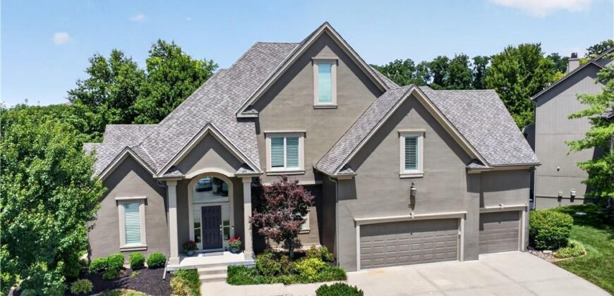 8101 Park View Drive, Parkville, MO 64152