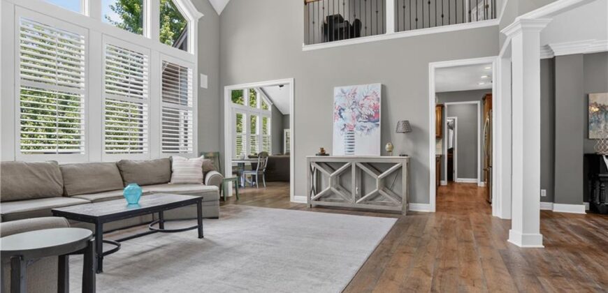 8101 Park View Drive, Parkville, MO 64152