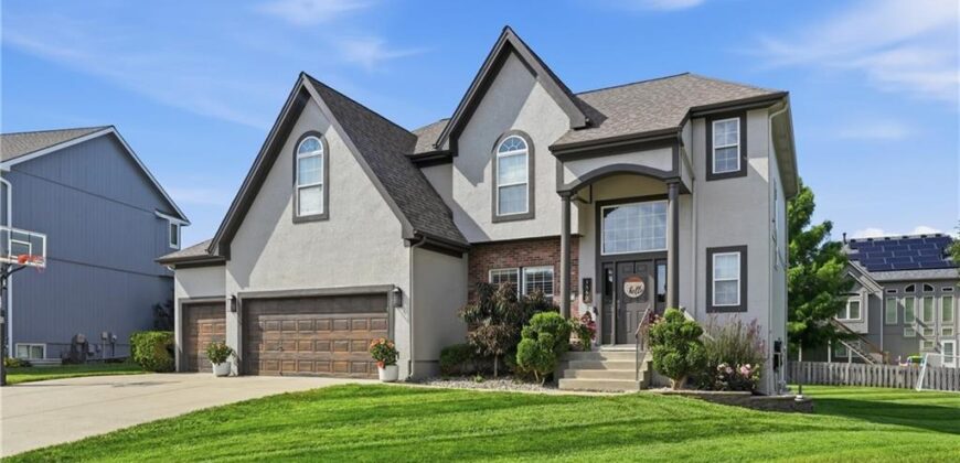 1550 CARRIAGE Circle, Liberty, MO 64068
