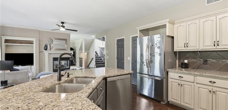1550 CARRIAGE Circle, Liberty, MO 64068