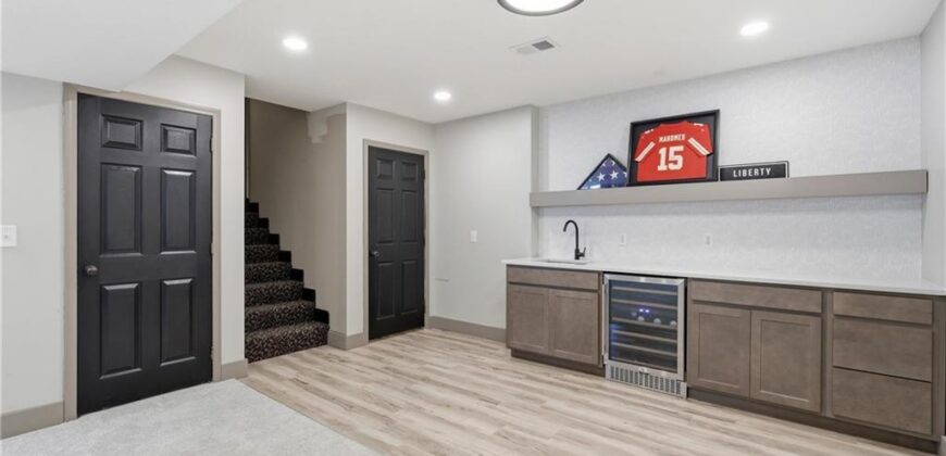 1550 CARRIAGE Circle, Liberty, MO 64068