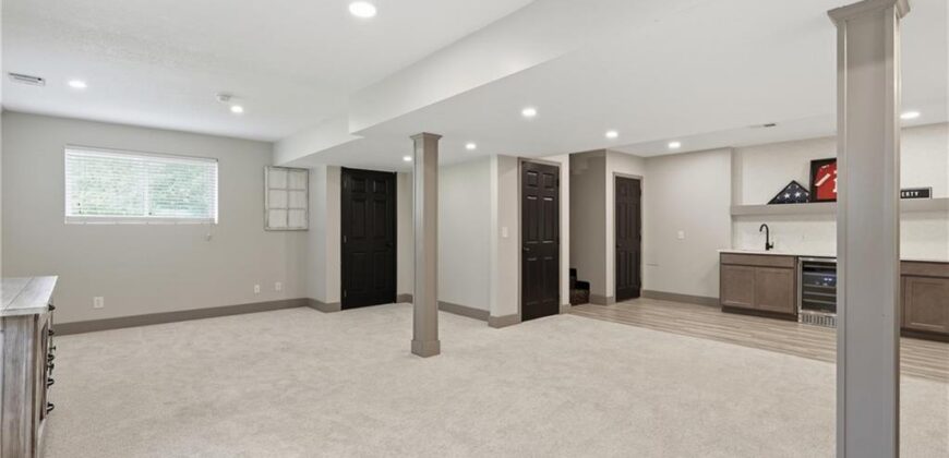 1550 CARRIAGE Circle, Liberty, MO 64068