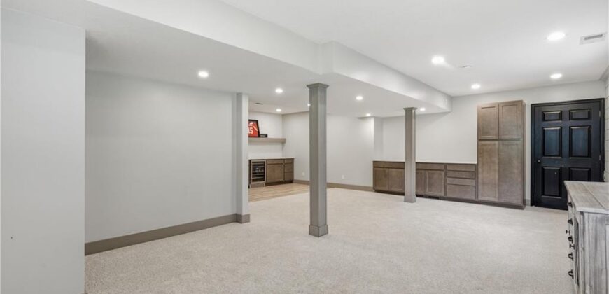1550 CARRIAGE Circle, Liberty, MO 64068