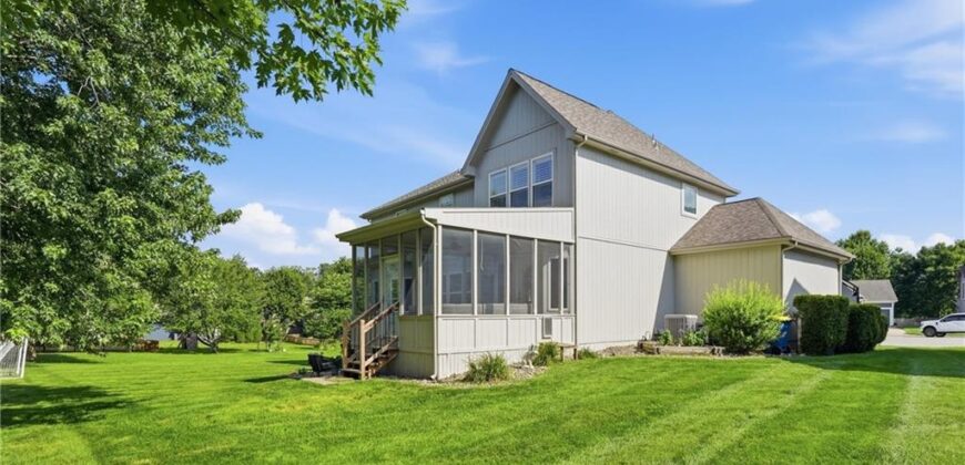 1550 CARRIAGE Circle, Liberty, MO 64068