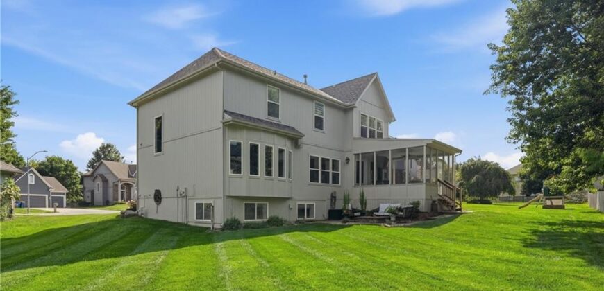 1550 CARRIAGE Circle, Liberty, MO 64068