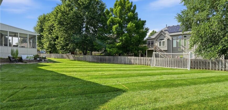1550 CARRIAGE Circle, Liberty, MO 64068