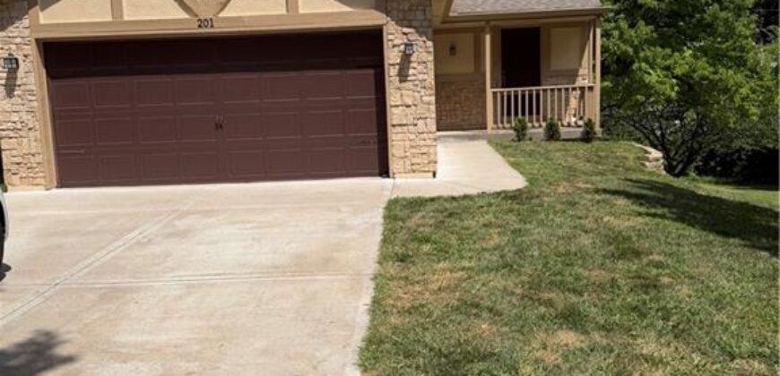 201 NW 79th Terrace, Kansas City, MO 64118