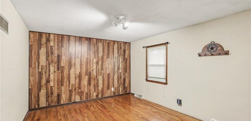 419 Gordon Drive, Liberty, MO 64068