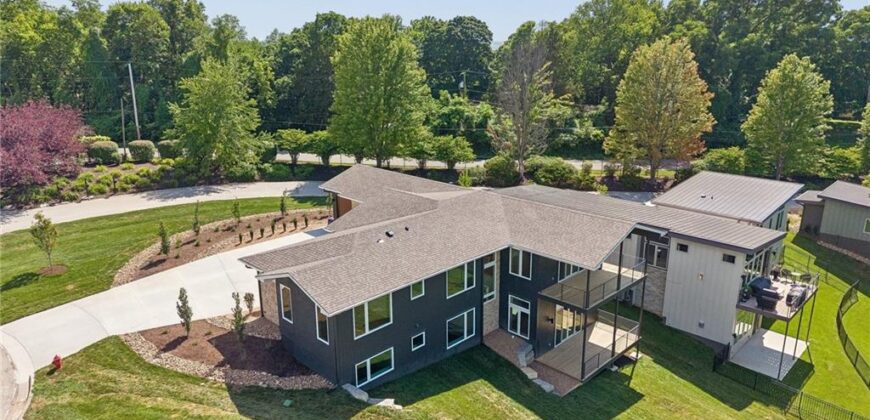 5870 Chateau Court, Parkville, MO 64152
