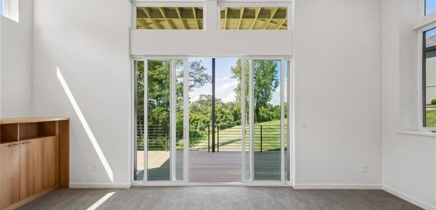 5870 Chateau Court, Parkville, MO 64152