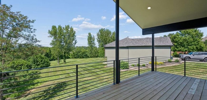 5870 Chateau Court, Parkville, MO 64152