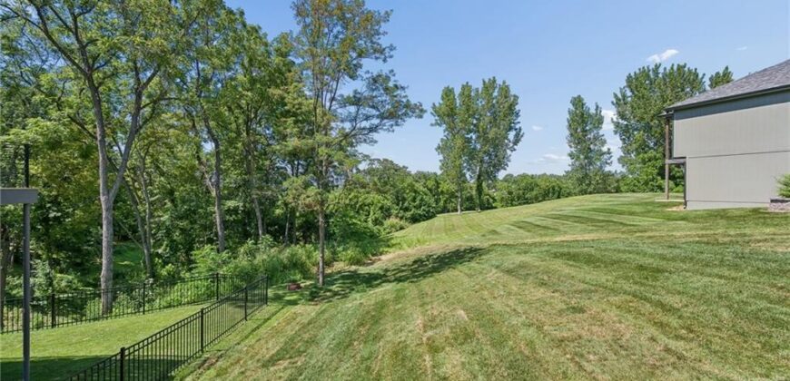 5870 Chateau Court, Parkville, MO 64152