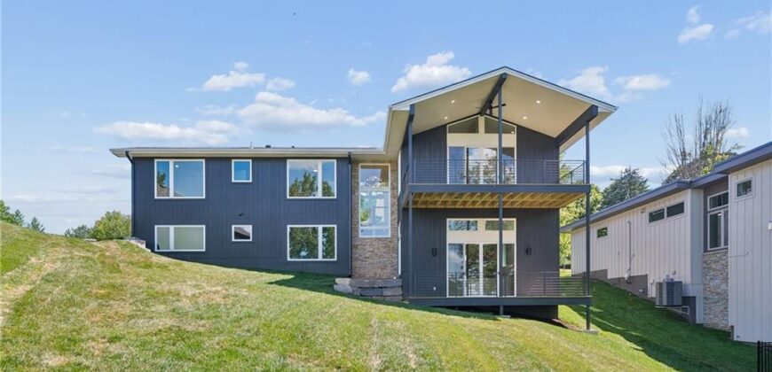 5870 Chateau Court, Parkville, MO 64152