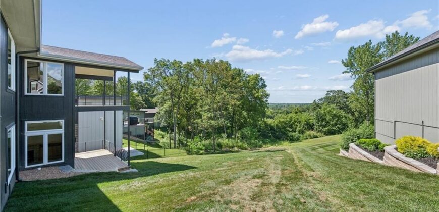 5870 Chateau Court, Parkville, MO 64152