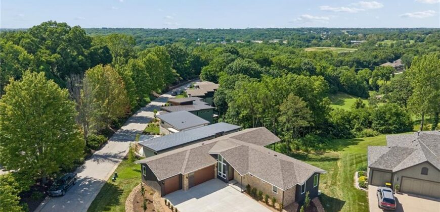 5870 Chateau Court, Parkville, MO 64152