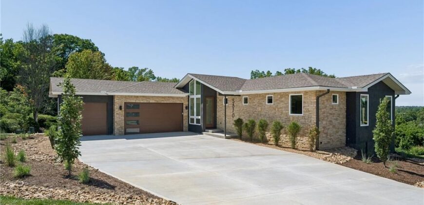 5870 Chateau Court, Parkville, MO 64152