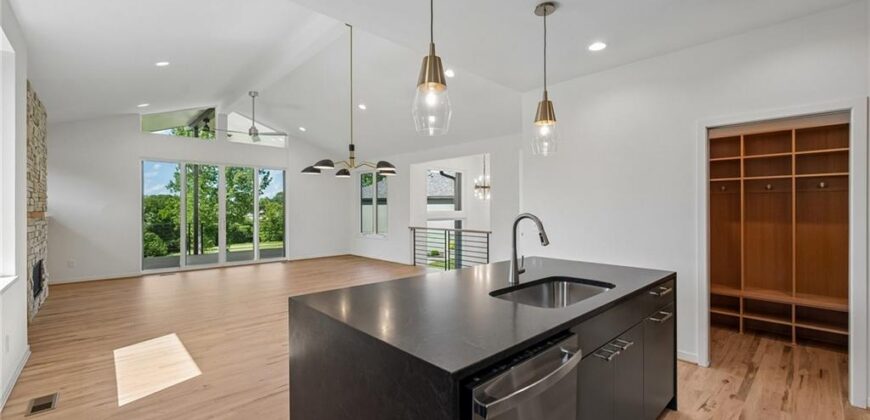 5870 Chateau Court, Parkville, MO 64152