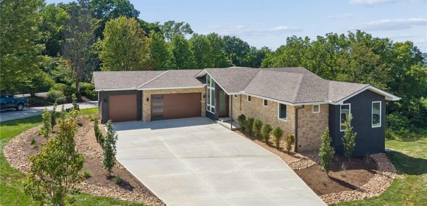 5870 Chateau Court, Parkville, MO 64152