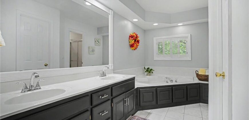 1538 Canterbury Lane, Liberty, MO 64068