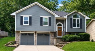 8325 N Allenton Drive, Kansas City, MO 64151