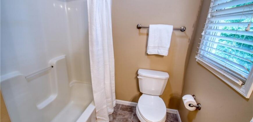 7704 N Shannon Avenue, Kansas City, MO 64152