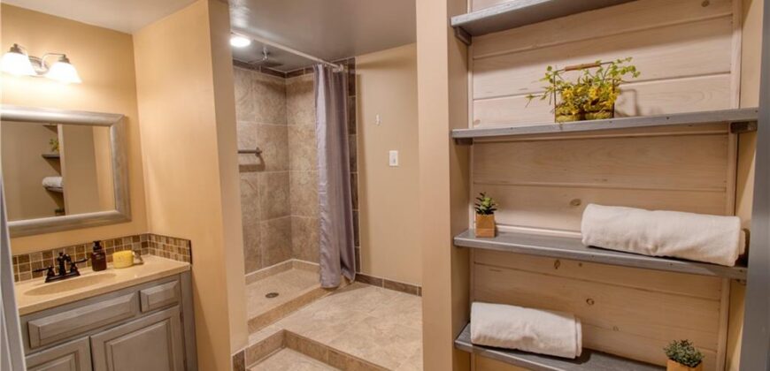 7704 N Shannon Avenue, Kansas City, MO 64152