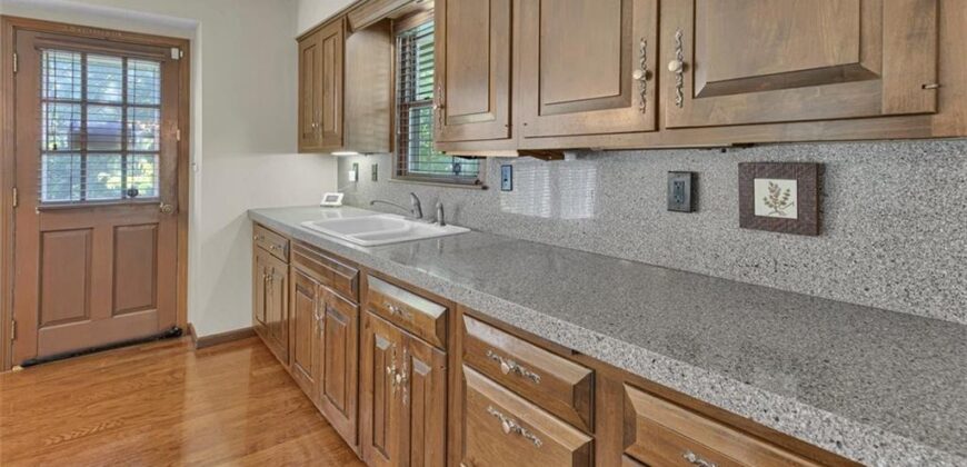 6809 N Agnes Avenue, Gladstone, MO 64119