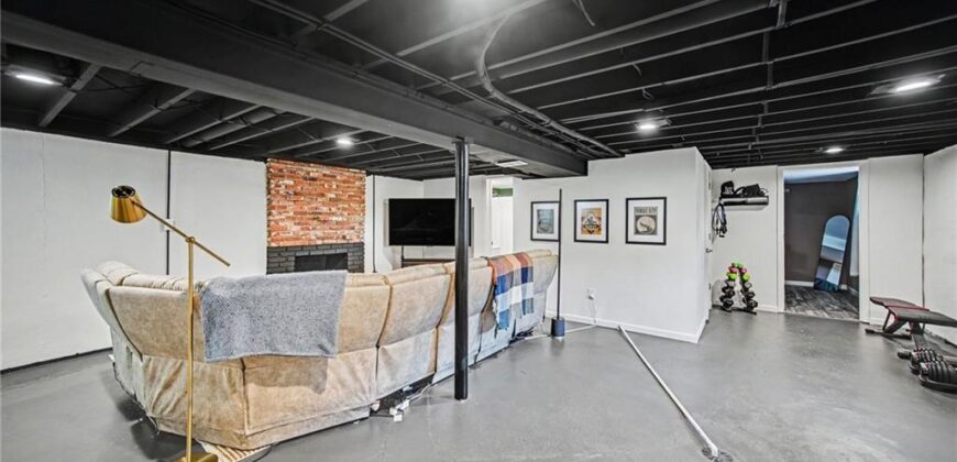 4300 N Holmes Street, Kansas City, MO 64116