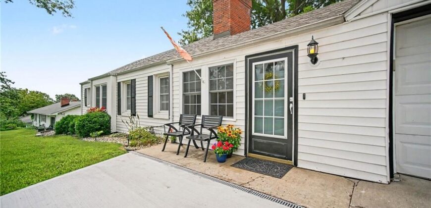8409 NW Hilltop Road, Parkville, MO 64152