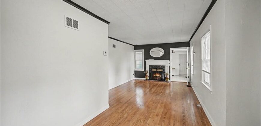 8409 NW Hilltop Road, Parkville, MO 64152