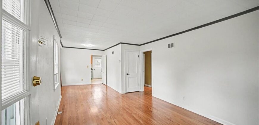 8409 NW Hilltop Road, Parkville, MO 64152