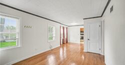 8409 NW Hilltop Road, Parkville, MO 64152