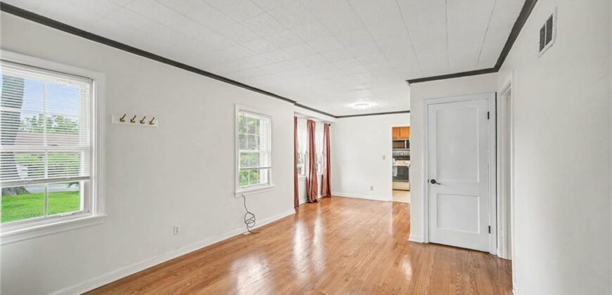 8409 NW Hilltop Road, Parkville, MO 64152