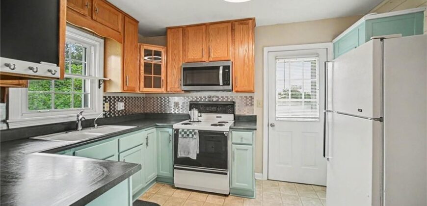 8409 NW Hilltop Road, Parkville, MO 64152