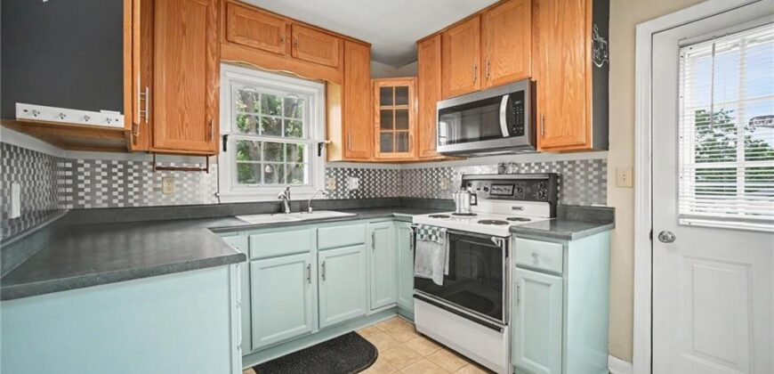 8409 NW Hilltop Road, Parkville, MO 64152