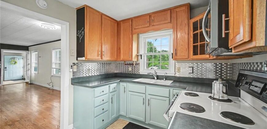 8409 NW Hilltop Road, Parkville, MO 64152