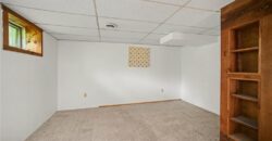 8409 NW Hilltop Road, Parkville, MO 64152