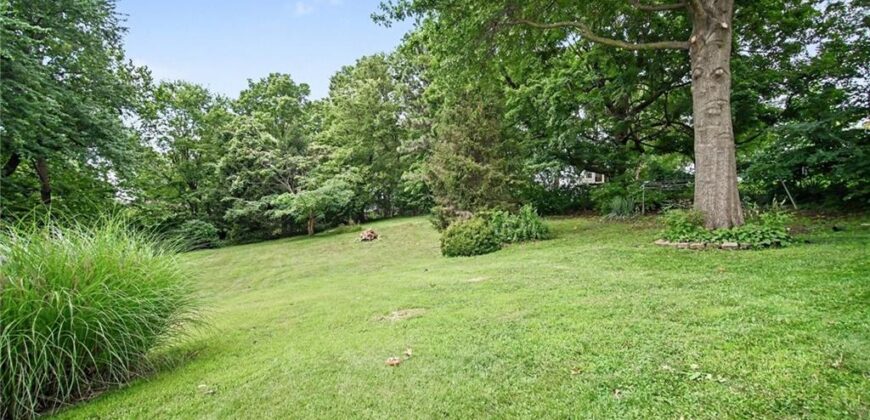8409 NW Hilltop Road, Parkville, MO 64152