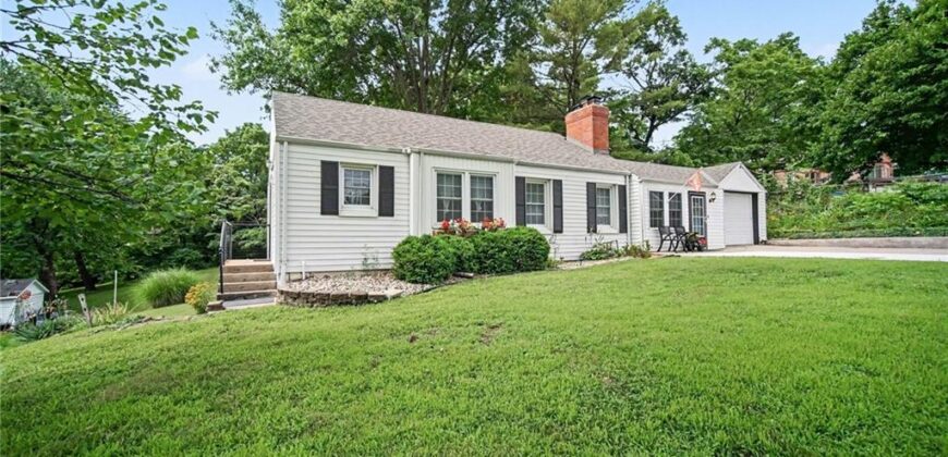 8409 NW Hilltop Road, Parkville, MO 64152