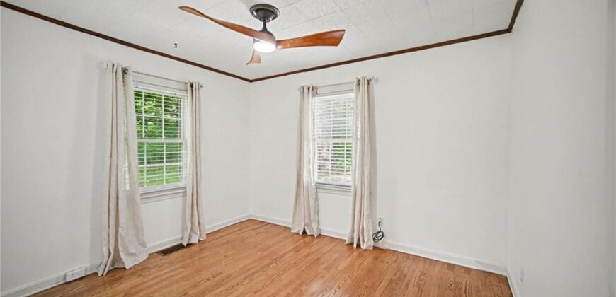 8409 NW Hilltop Road, Parkville, MO 64152